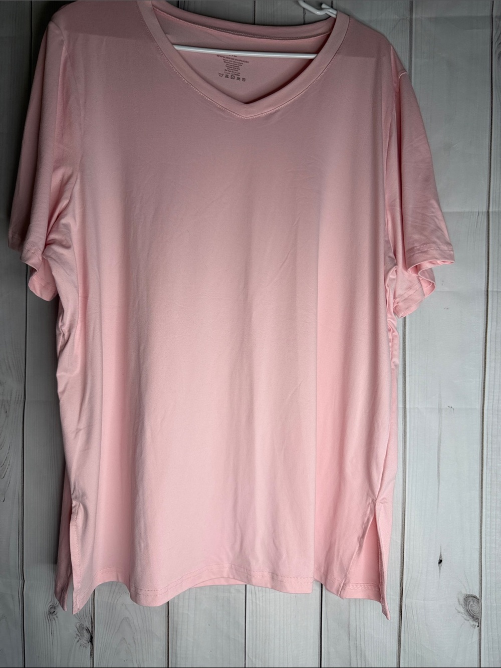Women’s Classic V-Neck Shirt in Light Pink soft xl-1135